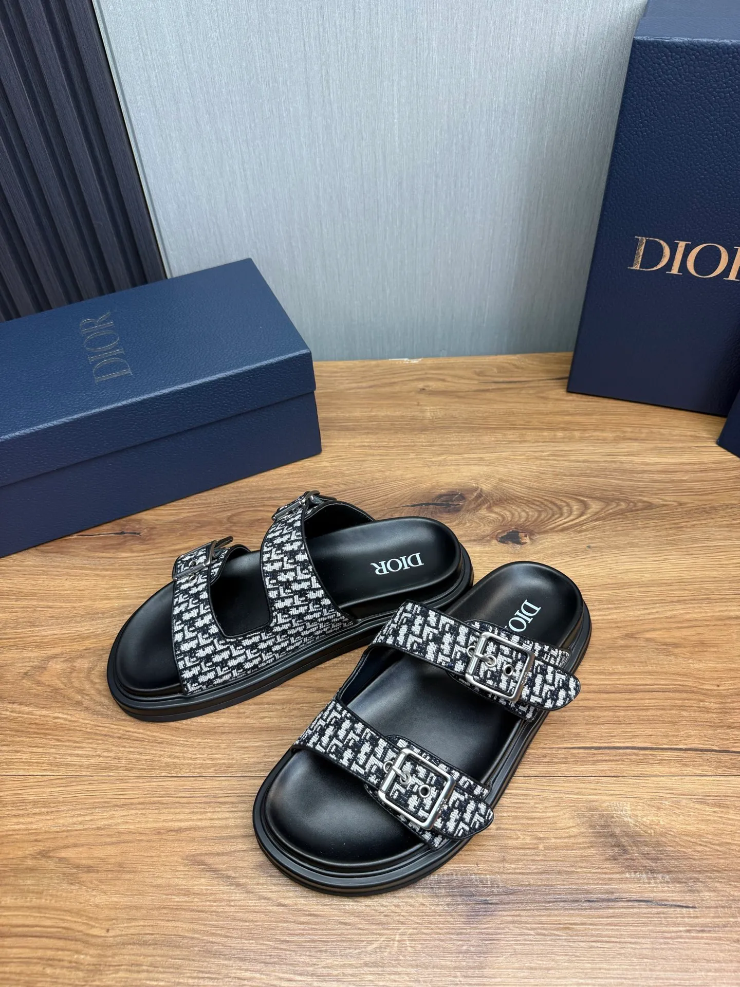 Men's shoes 💰300💰 Dior. Men's slippers 🩴Official website 1:1 production 38-45 yards 45 46 🉑️Customized original material shipped✅